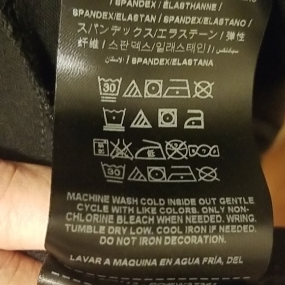 Guess jacket. Compliments a skirt or pants - Picture 6 of 6